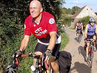 Τον απέλυσαν γιατί δήλωνε άρρωστος αλλά συμμετείχε σε ποδηλατικό αγώνα