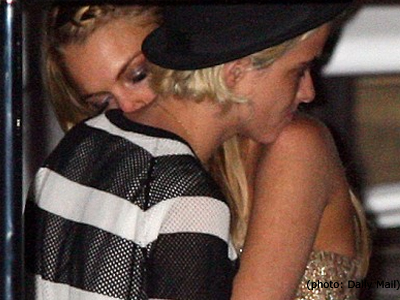 Η Λίντσει και οι “λεσβιακές” της τάσεις