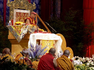 Στο νοσοκομείο ο Δαλάι Λάμα