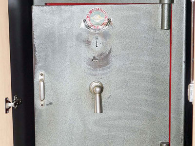 Διαρρήκτες έκλεψαν άδειες παραμονής