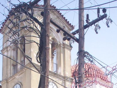 Χρησιμοποίησαν κολώνα της ΔΕΗ για να διαρρήξουν περίπτερο