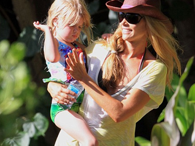 Οικογενειακές στιγμές για την Denise Richards