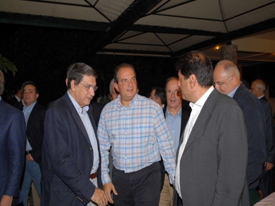 Σνόμπαραν τον Καραμανλή