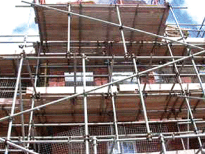 Εργάτης έπεσε από σκαλωσιά 5 μέτρων και σώθηκε