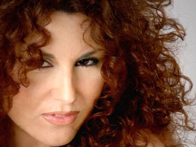 H Σία Κοσκινά στη σκηνή του Μichael Βolton