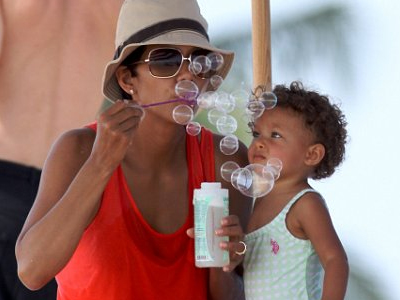 Οι οικογενειακές στιγμές της Halle Berry