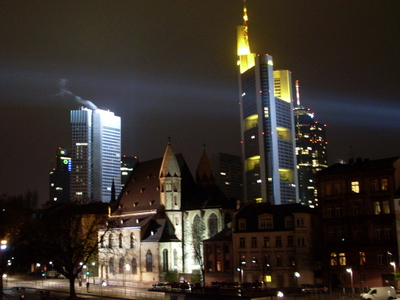 Στο 2,5% το βασικό επιτόκιο της ΕΚΤ