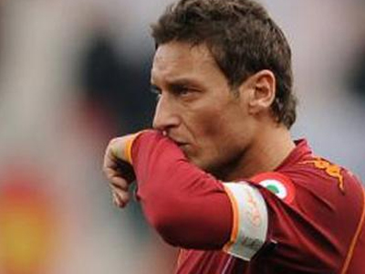 Κλείνει την καριέρα του στη Roma ο Totti