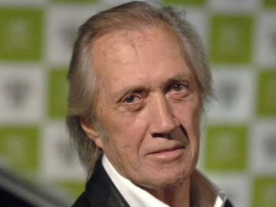 Δάκρυσαν και τα ”αστέρια” στην κηδεία του Carradine