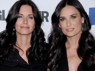 Κόρτνεϊ Κοξ και Ντέμι Μουρ ολόιδιες στο «κόκκινο χαλί»