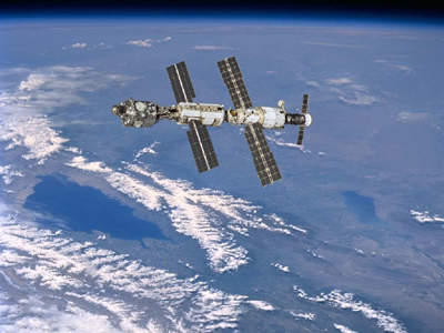 Άμεσο κίνδυνο για το τηλεσκόπιο Hubble καθώς και για όλες τις μελλοντικές διαστημικές αποστολές και περιπάτους αστροναυτών, επέφερε τελικά η σύγκρουση των δύο δορυφόρων