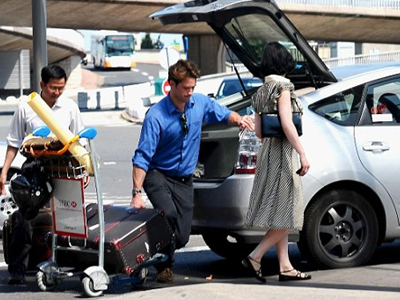 Ο… μπάτλερ της Dita Von Teese