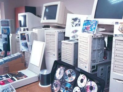 Συνελήφθησαν αλλοδαποί με πειρατικά cd