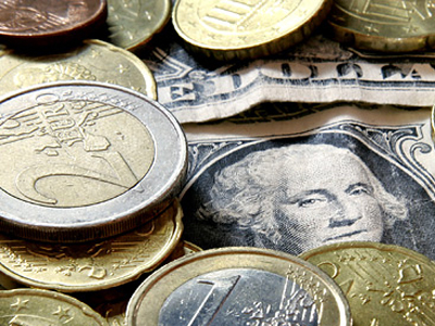 Αδύναμο το ευρώ έναντι του δολαρίου