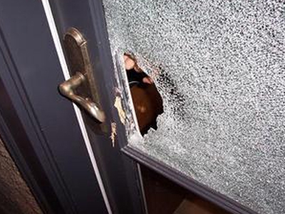 Διέρρηξαν τρία διαμερίσματα μέσα σε 50 λεπτά!