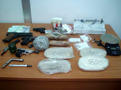 Συλλήψεις για όπλα και ναρκωτικά