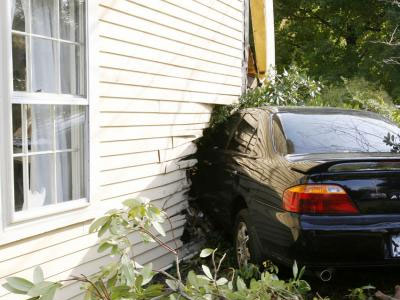 Τράκαρε τρεις φορές μέσα σε μία ώρα