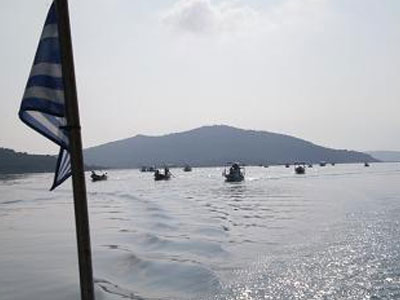 SOS εκπέμπει ο Αμβρακικός