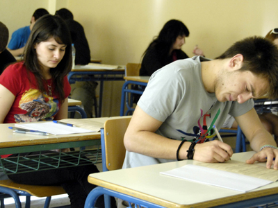 Μετέφεραν τα θέματα των Πανελληνίων με περιπολικό, λόγω… διακοπής ρεύματος