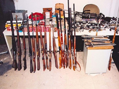 Έκρυβε ολόκληρο οπλοστάσιο στο σπίτι του