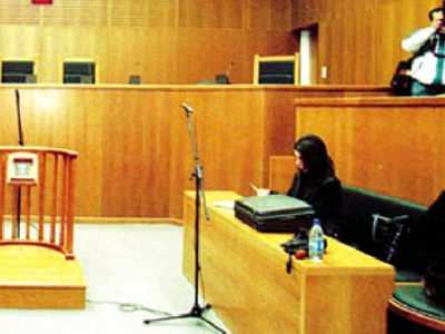 Στο εδώλιο παπάς για βιασμό αγοριών