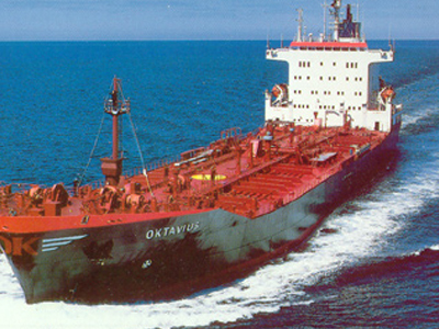 Προσάραξη δεξαμενόπλοιου στο λιμάνι της Άνδρου