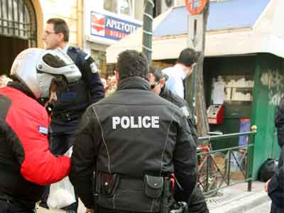 Συνελήφθη Νιγηριανός για πώληση πειρατικών cd