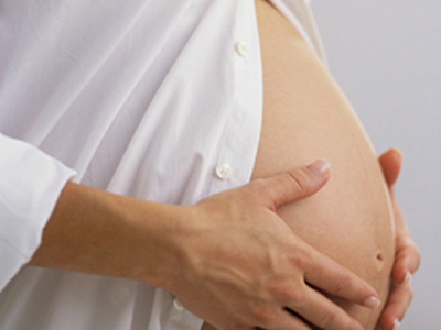 Έγκυος εκδιδόταν… για να σπουδάσει τον γιο της