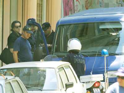 Βρέθηκε στραγγαλισμένη στο διαμέρισμά της