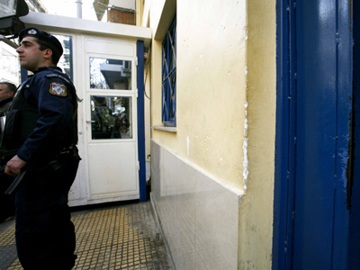 Ξυλοκόπησαν «πράσινο» ειδικό φρουρό