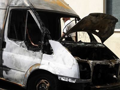 Εμπρηστικές επιθέσεις έξω από στριπτιζάδικα