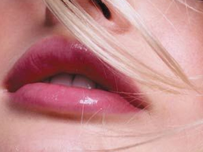 Μην ξεχάσετε το lip- gloss σας!