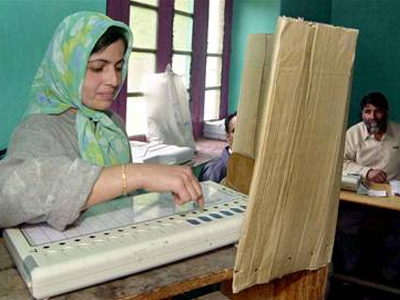 Άνοιξαν οι κάλπες στην Ινδία για τον 4ο γύρο