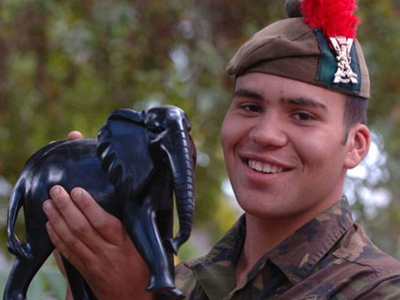 Του επιτέθηκε ελέφαντας και σώθηκε