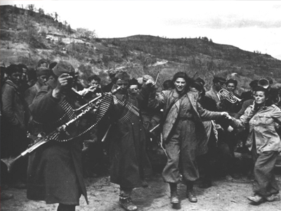 Από το μνημόσυνο… στον Παυλίδη