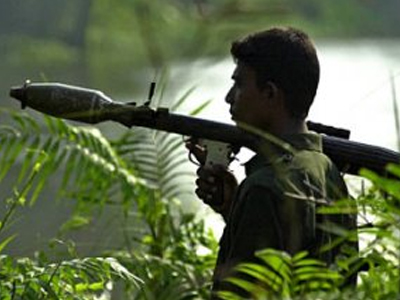 Τερματισμό των εχθροπραξιών στην Σρι Λάνκα ζήτησαν Κλίντον και Μίλιμπαντ