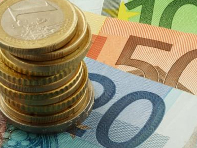 Συνεχίστηκε τον Μάιο η αποκλιμάκωση των επιτοκίων