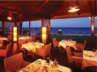 Ιδιοκτήτης ρεστοράν υπερχρέωνε πιστωτικές κάρτες