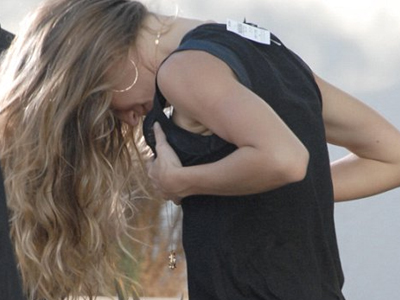 Η Ζιζέλ και η ετικέτα