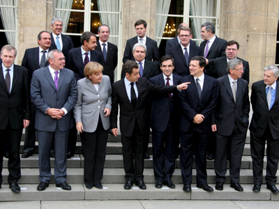 ”Σώστε τις τράπεζες πάση θυσία”