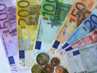 Ακόμη λιγότερα δάνεια πήραν το Φεβρουάριο νοικοκυριά και επιχειρήσεις