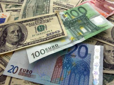 Ακόμη πιο αδύναμο το δολάριο