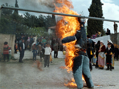 15χρονος υπέστη εγκαύματα στην προσπάθειά του να κάψει τον Ιούδα