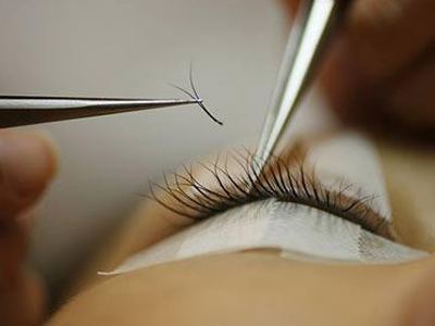 «Extension» στις βλεφαρίδες