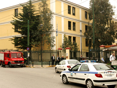 “Πέταξε” από το δεύτερο όροφο της εισαγγελίας για να αποδράσει