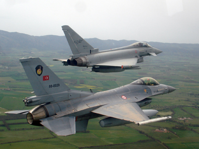 Χαμηλές υπερπτήσεις από τουρκικά αεροσκάφη