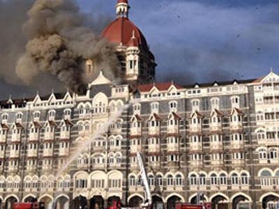 Πράκτορας του FBI κακοποίησε σεξουαλικά ύποπτο για την επίθεση στη Βομβάη