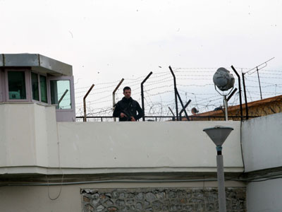 Συγκέντρωση διαμαρτυρίας έξω από τις φυλακές