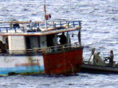 Πλοίο με εκατοντάδες μετανάστες «αναχαιτίστηκε» στην Αυστραλία