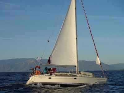 Ιστιοφόρο προσάραξε στη Μύκονο